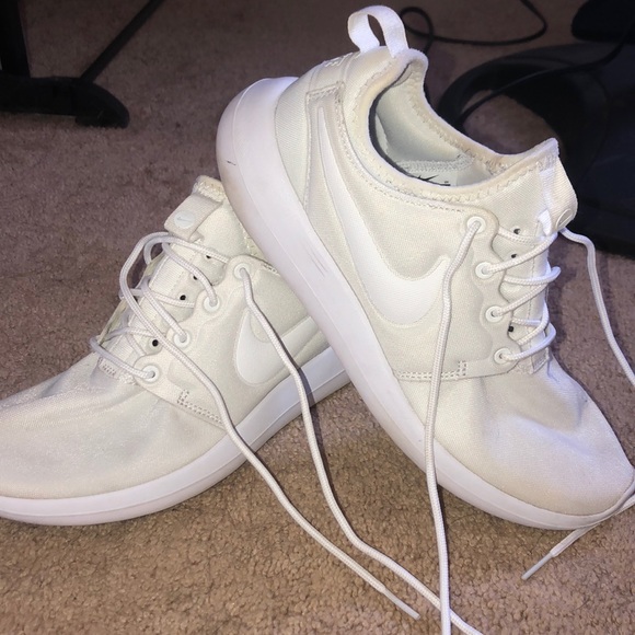 Nike Roshe II - Picture 1 of 5